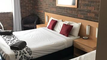 مكتب وستائر تعتيم ومكواة/لوح كي وواي فاي مجانًا