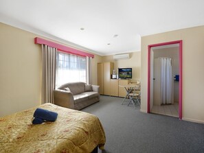Spa Suite | 起居区 | 智能电视