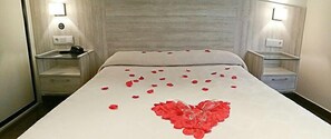 In-room safe, desk, free cribs/infant beds, rollaway beds - Hotel Playa Poniente (Gijon)