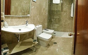 A bathroom with a sink, toilet, and shower. - Hotel Playa Poniente (Gijon)