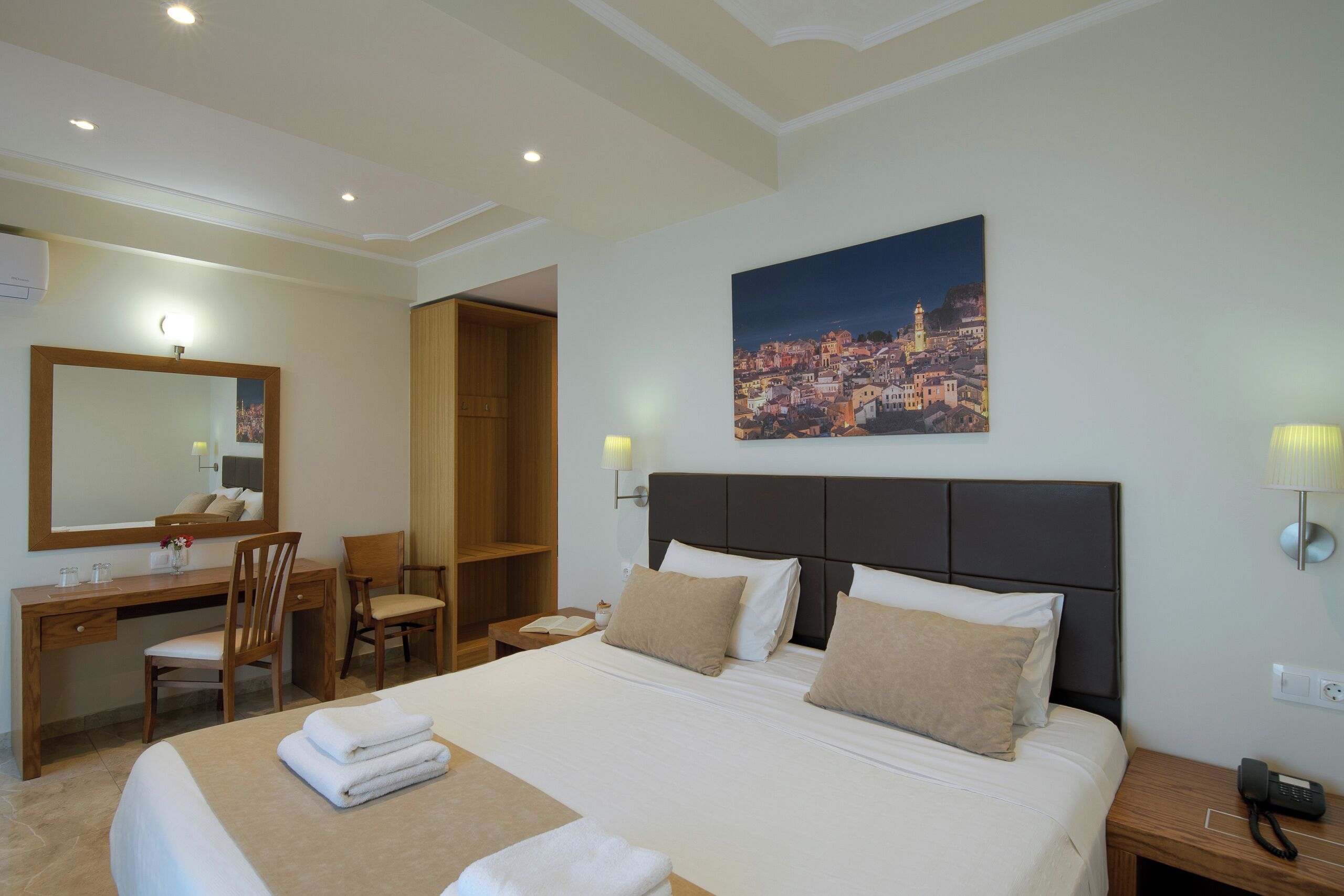 Habitació doble o amb dos llits individuals estàndard, vistes al mar | Caixa forta a l'habitació, wifi gratuïta i roba de llit 