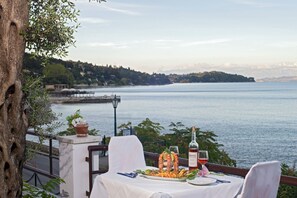 Food and drink - Kaiser Bridge (Corfu)