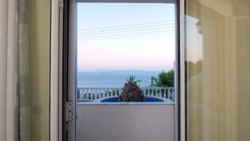 Standard Double or Twin Room, Ground floor With Sea View | In-room safe, free WiFi, bed sheets