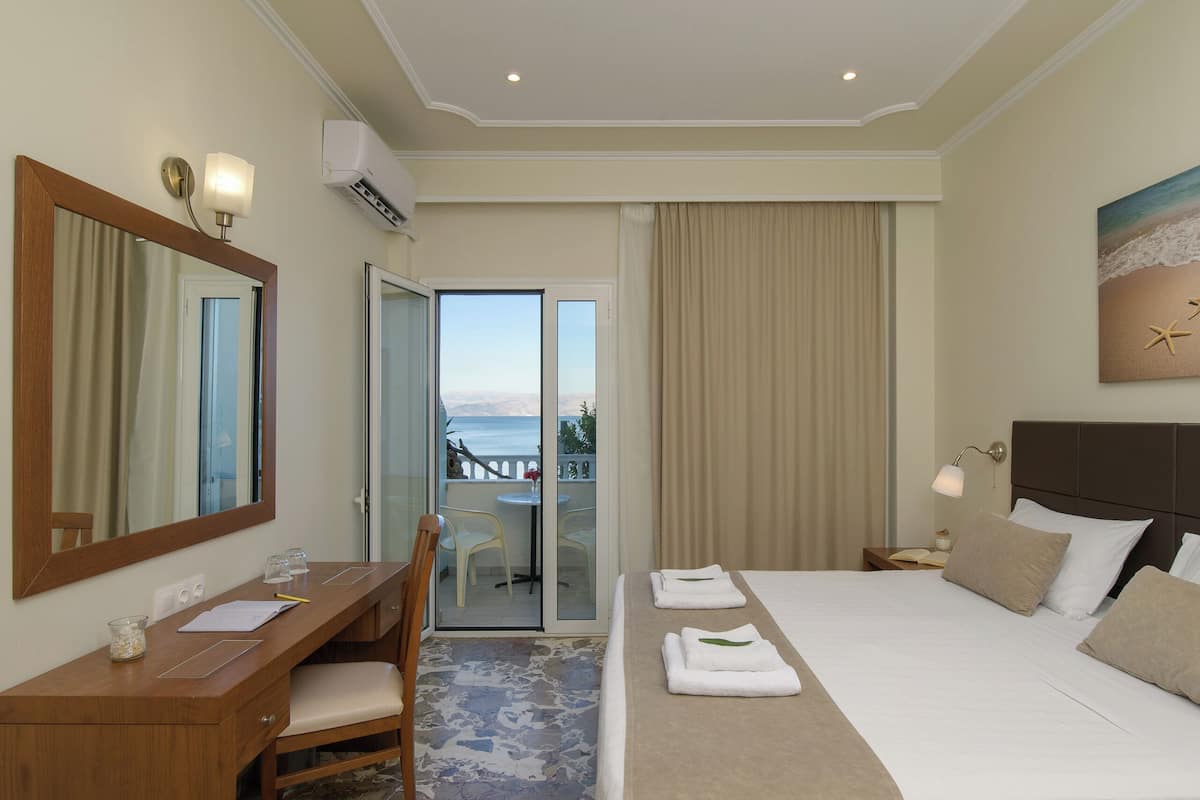 Habitació doble o amb dos llits individuals estàndard | Caixa forta a l'habitació, wifi gratuïta i roba de llit