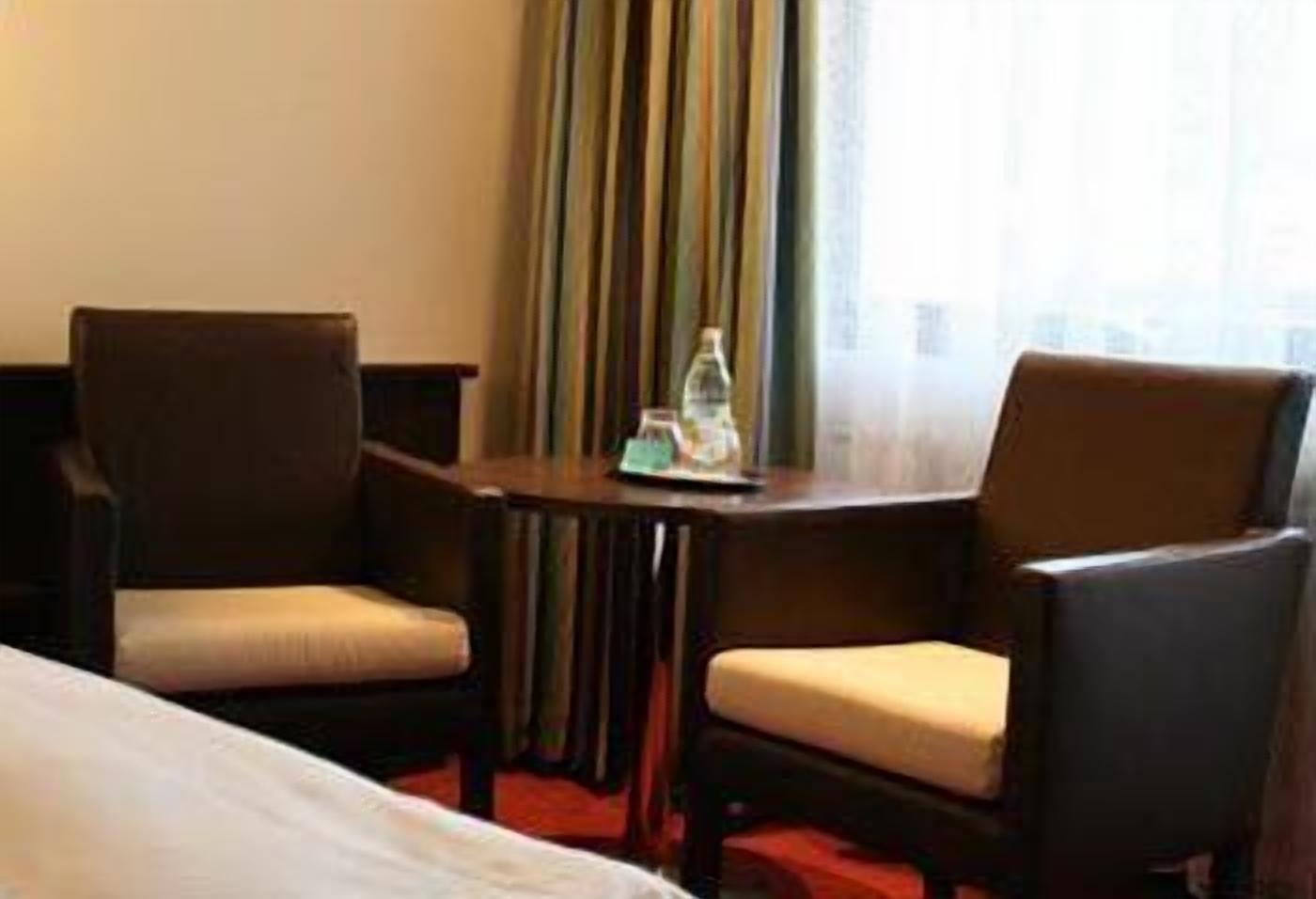 appartment 1 person incl breakfast | living area | flat-screen tv