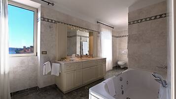 Superior Double Room, Sea View | Bathroom | Shower, free toiletries, hair dryer, towels