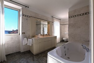 Ducha, artículos de tocador gratuitos, secador de pelo, toallas