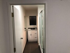 Cabezal de ducha tipo lluvia, artículos de tocador gratuitos