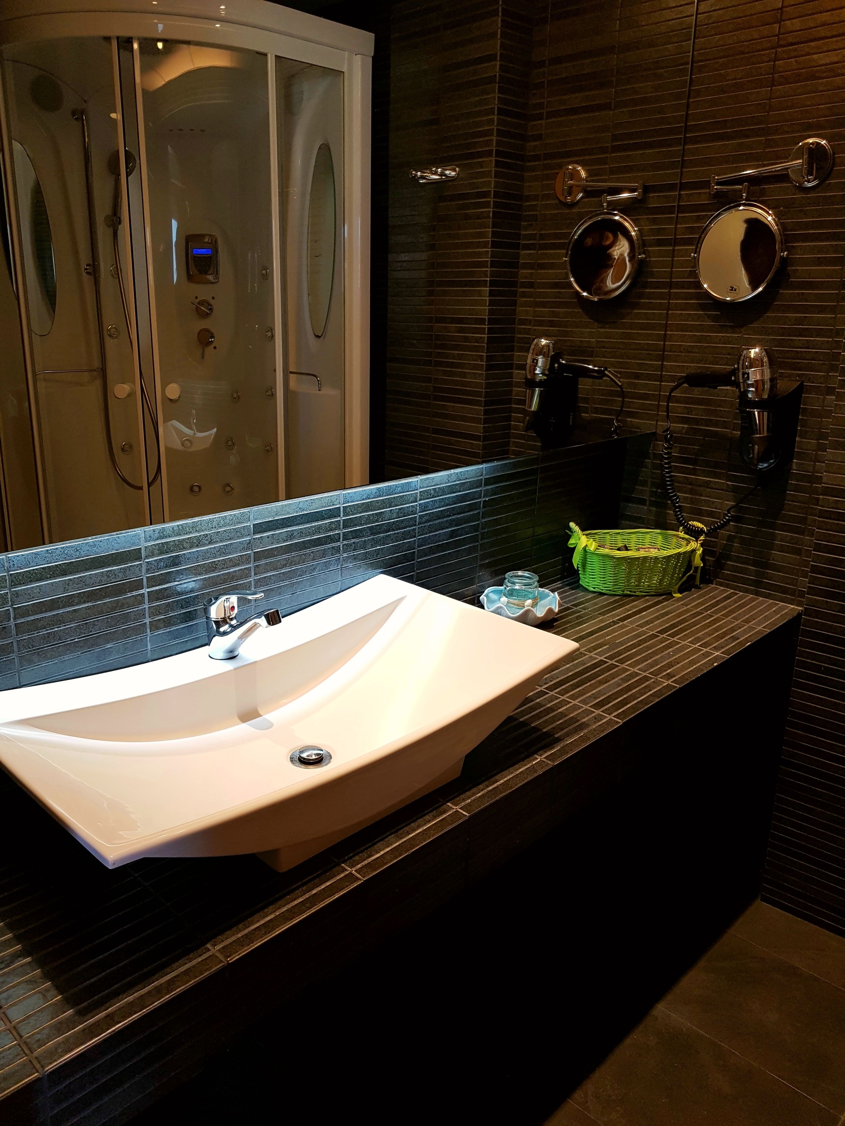 executive room, sea view | bathroom | free toiletries, hair dryer, bathrobes, slippers