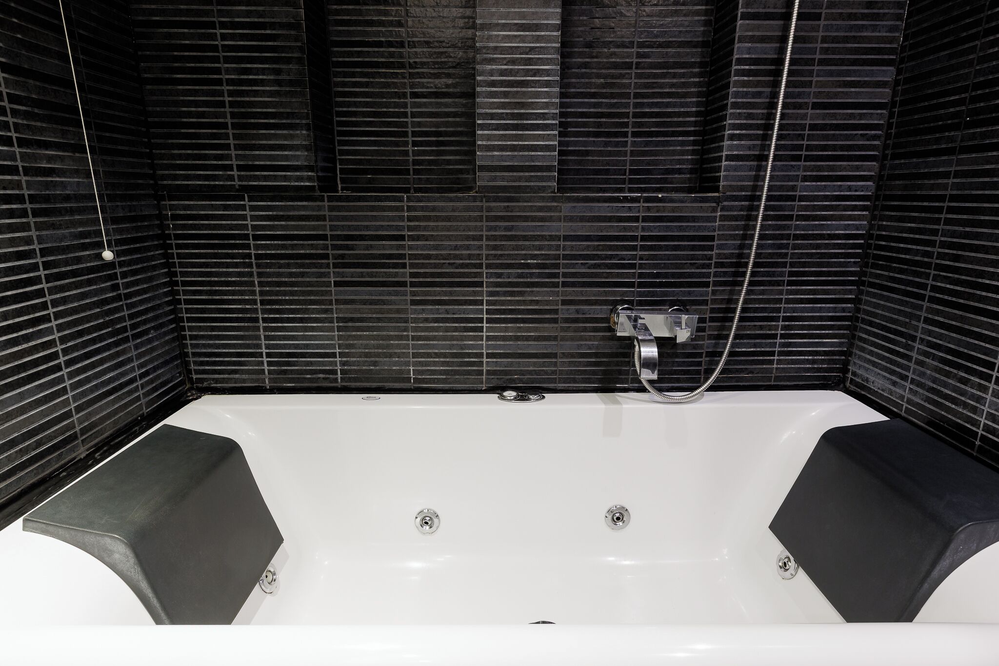 Grand Studio, Jetted Tub, Ground Floor | Premium bedding, Select Comfort beds, minibar, in-room safe