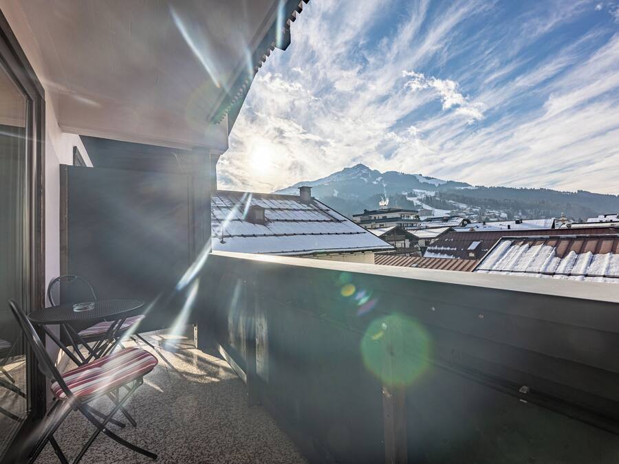 Family Room, Mountain View | Hypo-allergenic bedding, individually decorated, desk, soundproofing