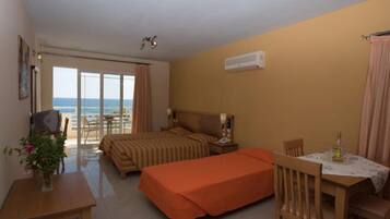 Monolocale Luxury, vista mare | Una cassaforte in camera, una scrivania, insonorizzazione