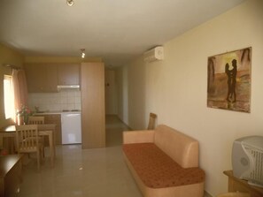 Superior-studio, 1 makuuhuone, merinäköala | Kylpyhuone | Ilmaiset hygieniatuotteet, hiustenkuivaaja, pyyhkeet