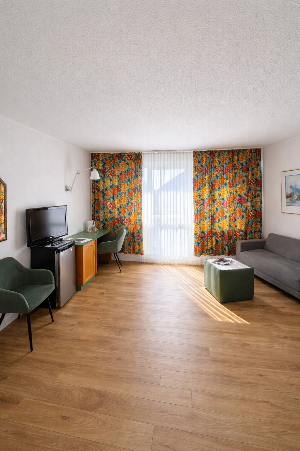 In-room safe, desk, laptop workspace, soundproofing
