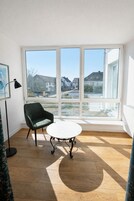 Single Room | In-room safe, desk, laptop workspace, soundproofing