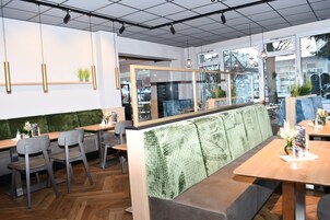 Desayuno buffet todos los días (con cargo)