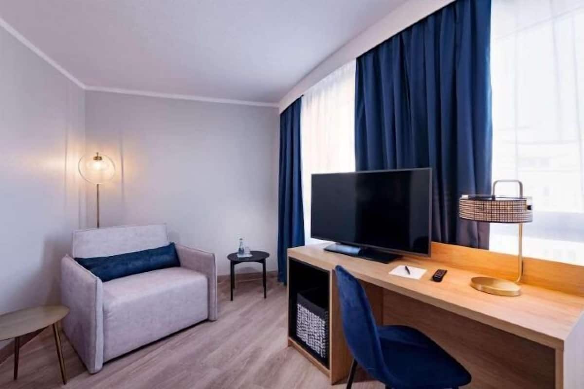 Living area | Flat-screen TV