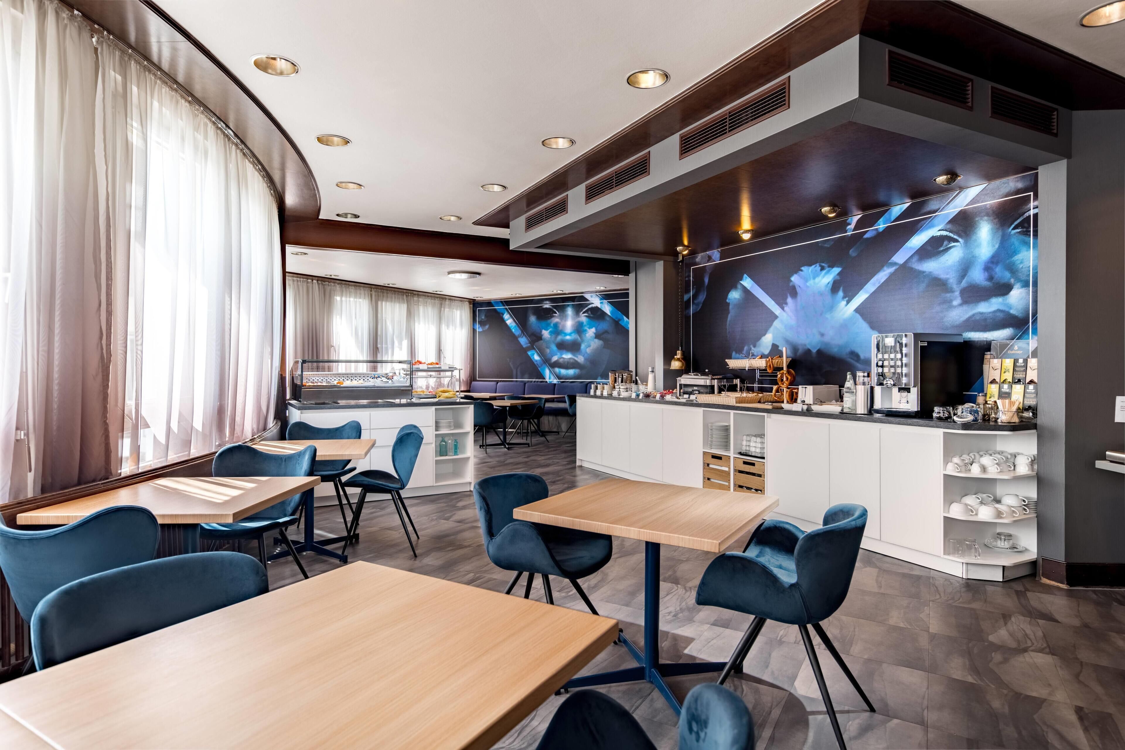 Buffet breakfast on weekends (EUR 14.5 per person)