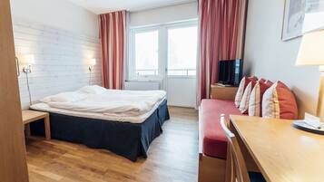 Double Room, Balcony | Hypo-allergenic bedding, pillow-top beds, in-room safe, desk
