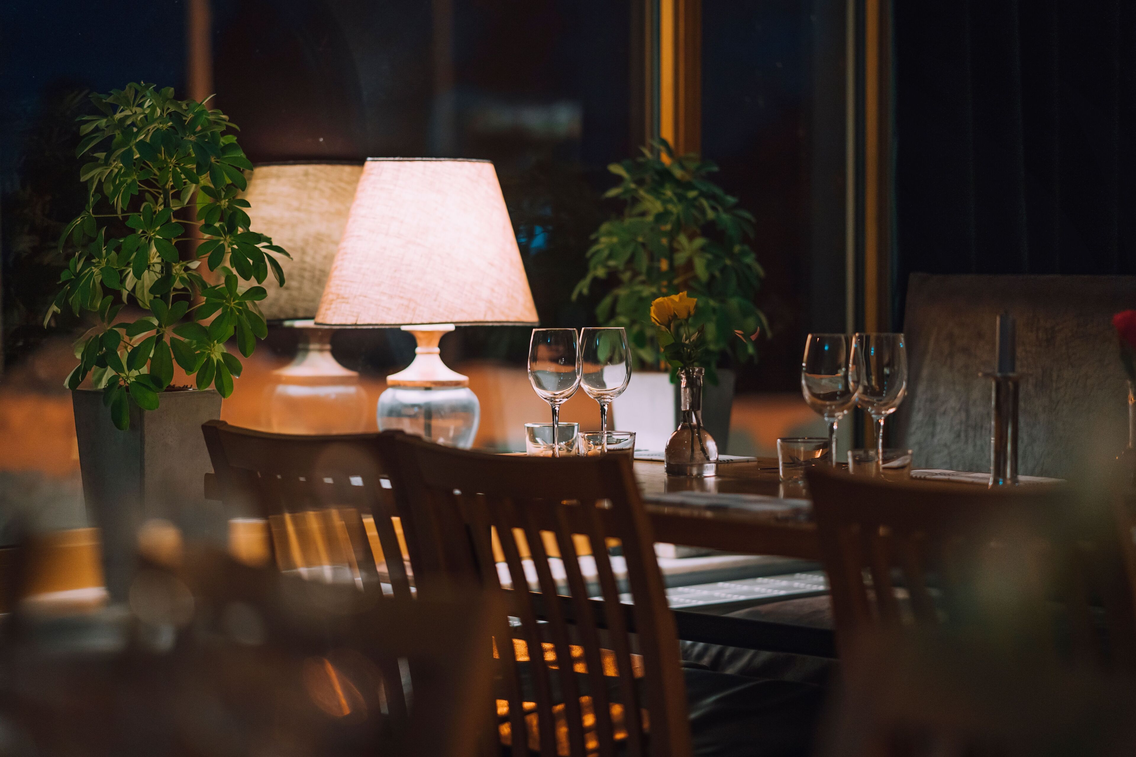 breakfast, lunch, dinner served; international cuisine