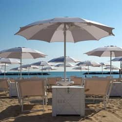 Private beach, sun-loungers, beach umbrellas, beach towels
