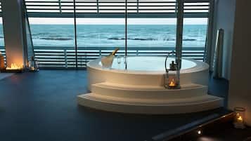 Couples treatment room(s), sauna, hot tub, steam room