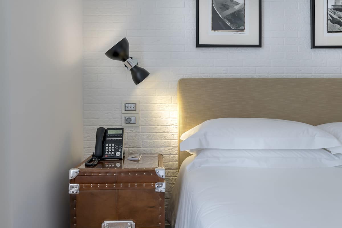 1 bedroom, premium bedding, down duvets, Select Comfort beds