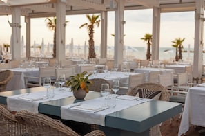 Alfresco dining