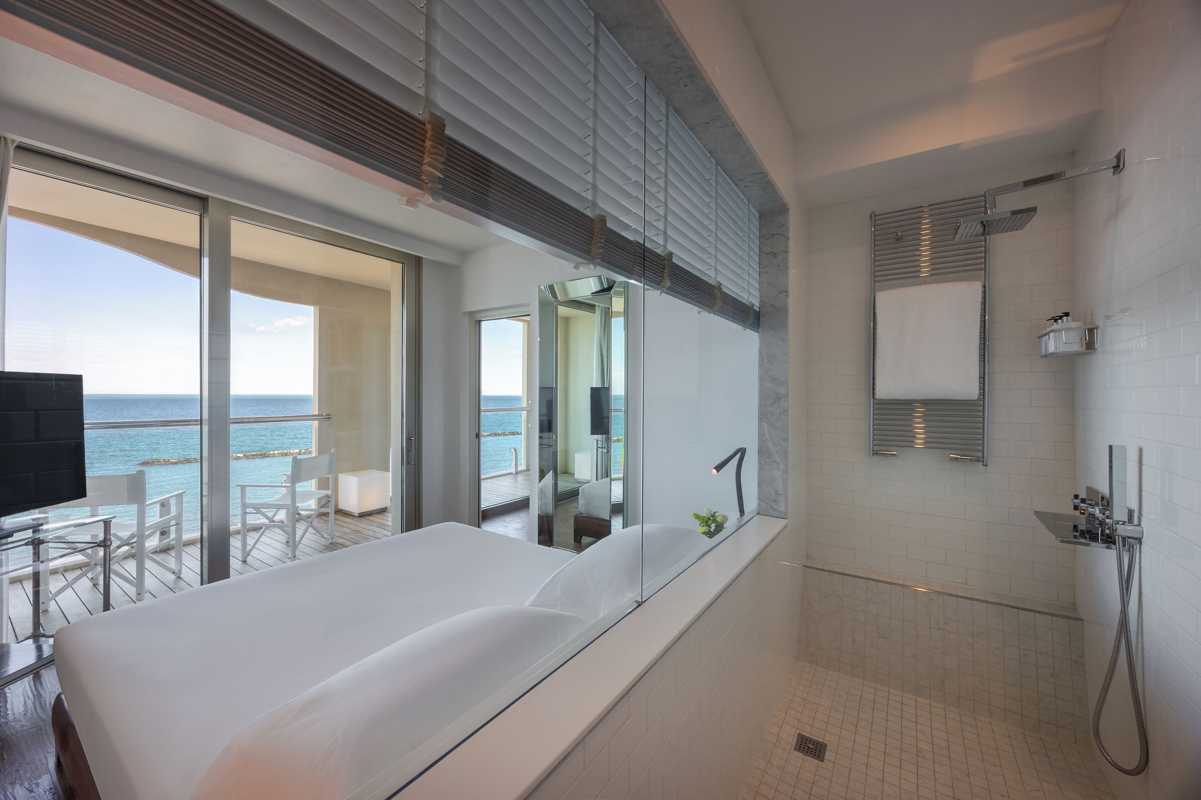 高档床上用品、羽绒被、Select Comfort 床、迷你吧