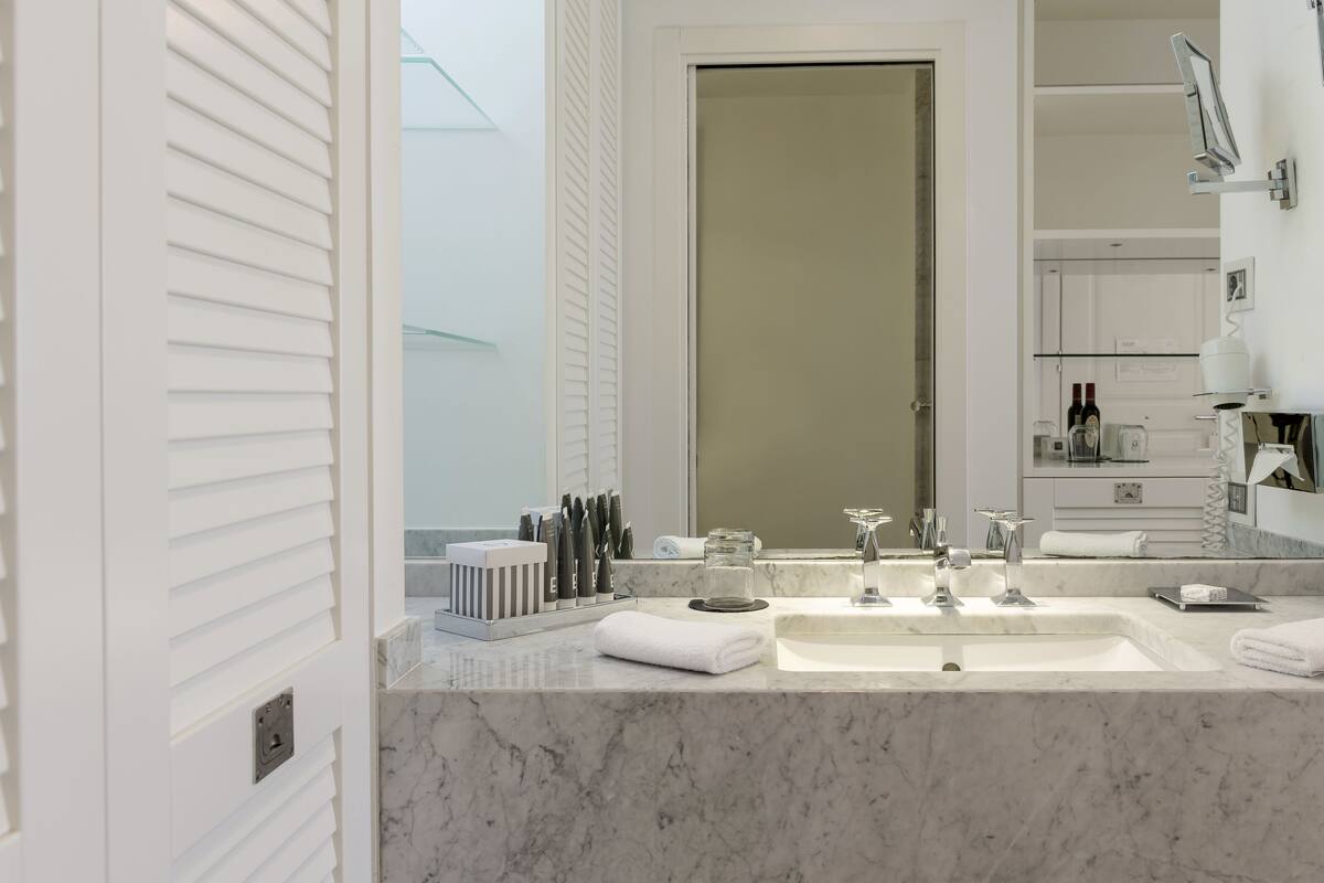 1 bedroom, premium bedding, down duvets, select comfort beds