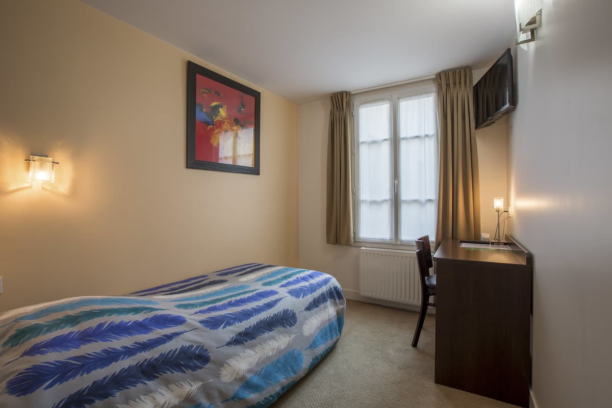 Chambre simple | Literie de qualité, bureau, système d’insonorisation