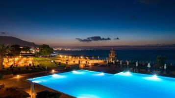 Outdoor pool, sun loungers