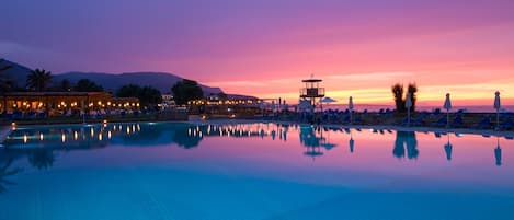 Outdoor pool, pool loungers