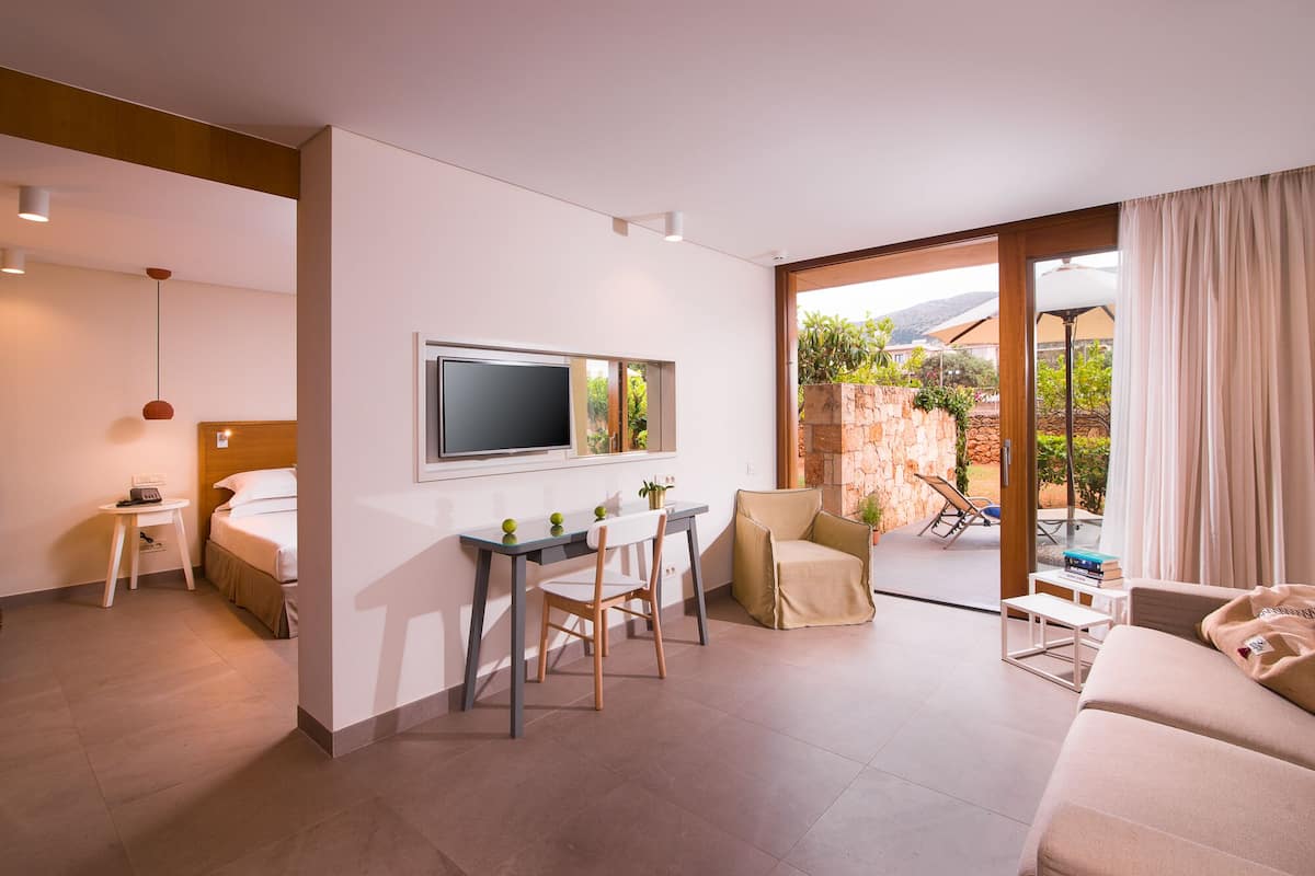 Superior Family Bungalow Suite, Garden View | 1 camera, una cassaforte in camera, insonorizzazione, Wi-Fi gratuito