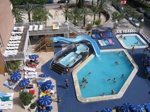A rooftop pool area with multiple swimming pools, sun loungers, and umbrellas. - La Rapita (Sant Carles de la Rapita)