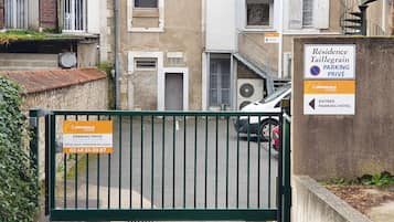 Parken ohne Service (10 EUR pro Nacht)