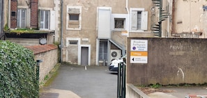 Self parking - The Originals Access, Hôtel Bourges Gare (Bourges)