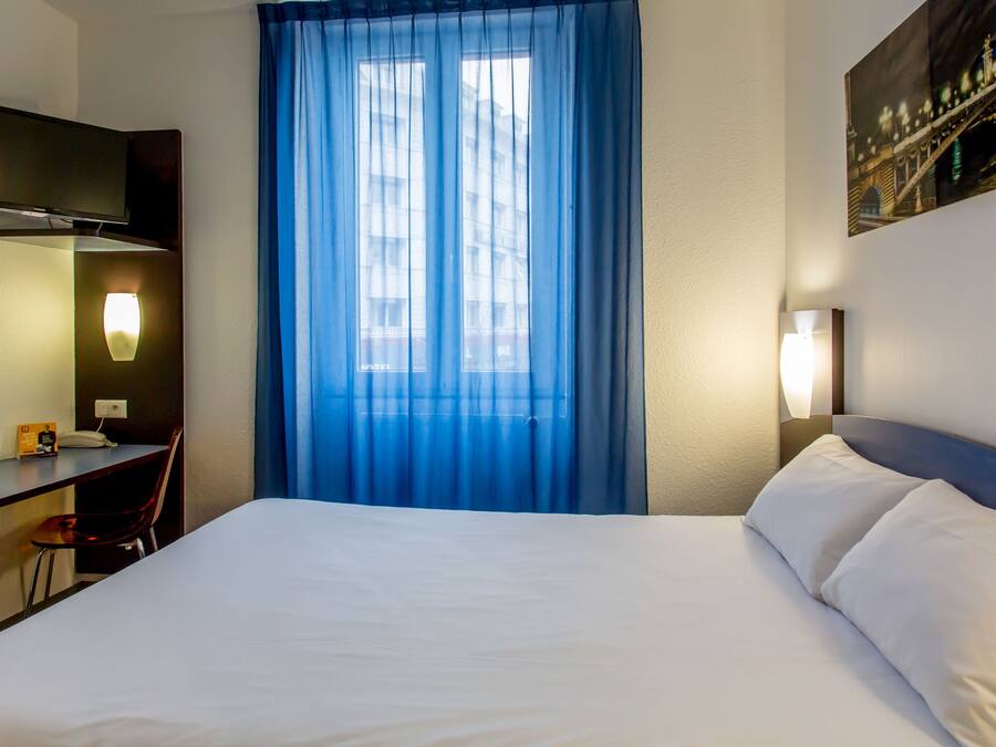 Comfort Double Room | Desk, soundproofing, free WiFi, bed sheets