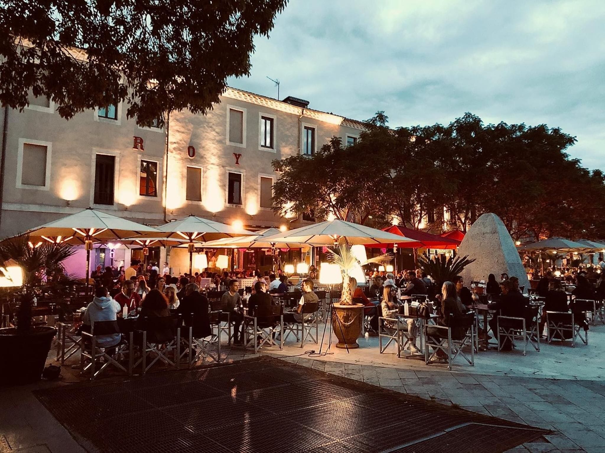 Serveert lunch en diner