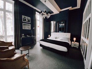 Exclusive Double Room | Individually decorated, individually furnished, desk, laptop workspace - Royal Hotel (Nîmes)