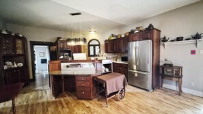 Restaurant - Wild Rose Inn (Lakeville)