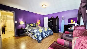 Standard Suite, 1 Queen Bed, Private Bathroom | Egyptian cotton sheets, premium bedding, pillowtop beds, minibar