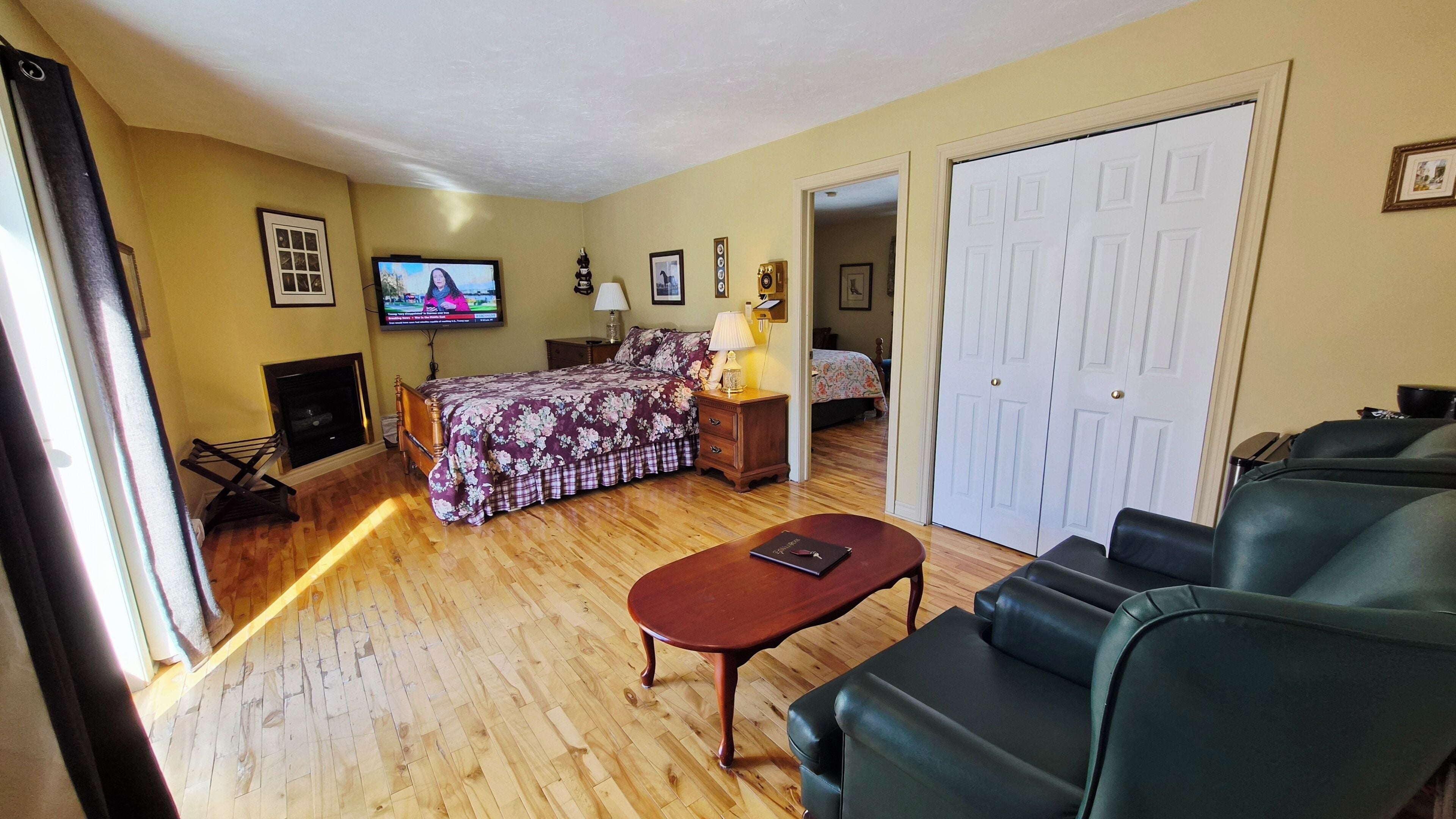 Family Suite, 2 Queen Beds, Fireplace