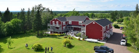 Aerial view. Auberge Wild Rose Inn