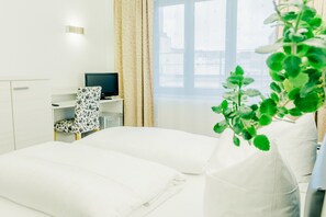 Double or Twin Room | Premium bedding, desk, blackout drapes, soundproofing - Fair Hotel Mönchengladbach (Moenchengladbach)