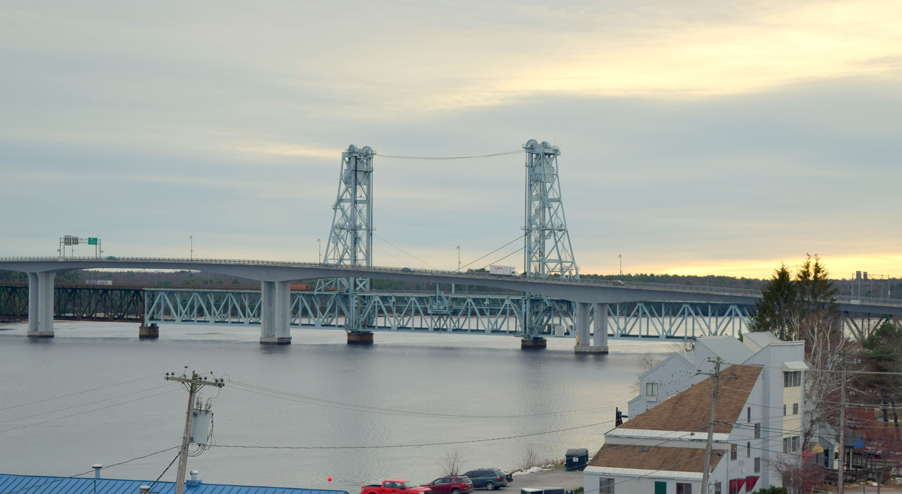 room, 1 king bed, river view (shower only) | in-room safe, free cots/infant beds, free rollaway beds, free wifi