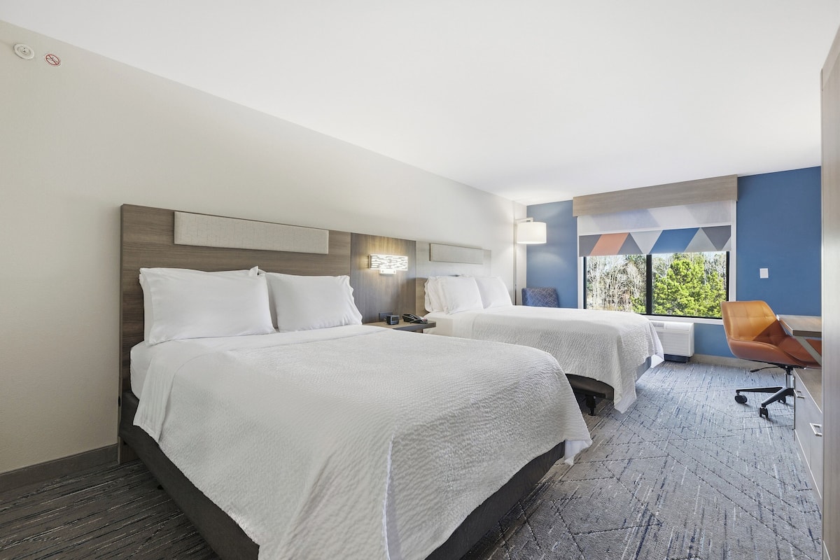 羽绒被、加厚床垫、客房内保险箱、办公桌