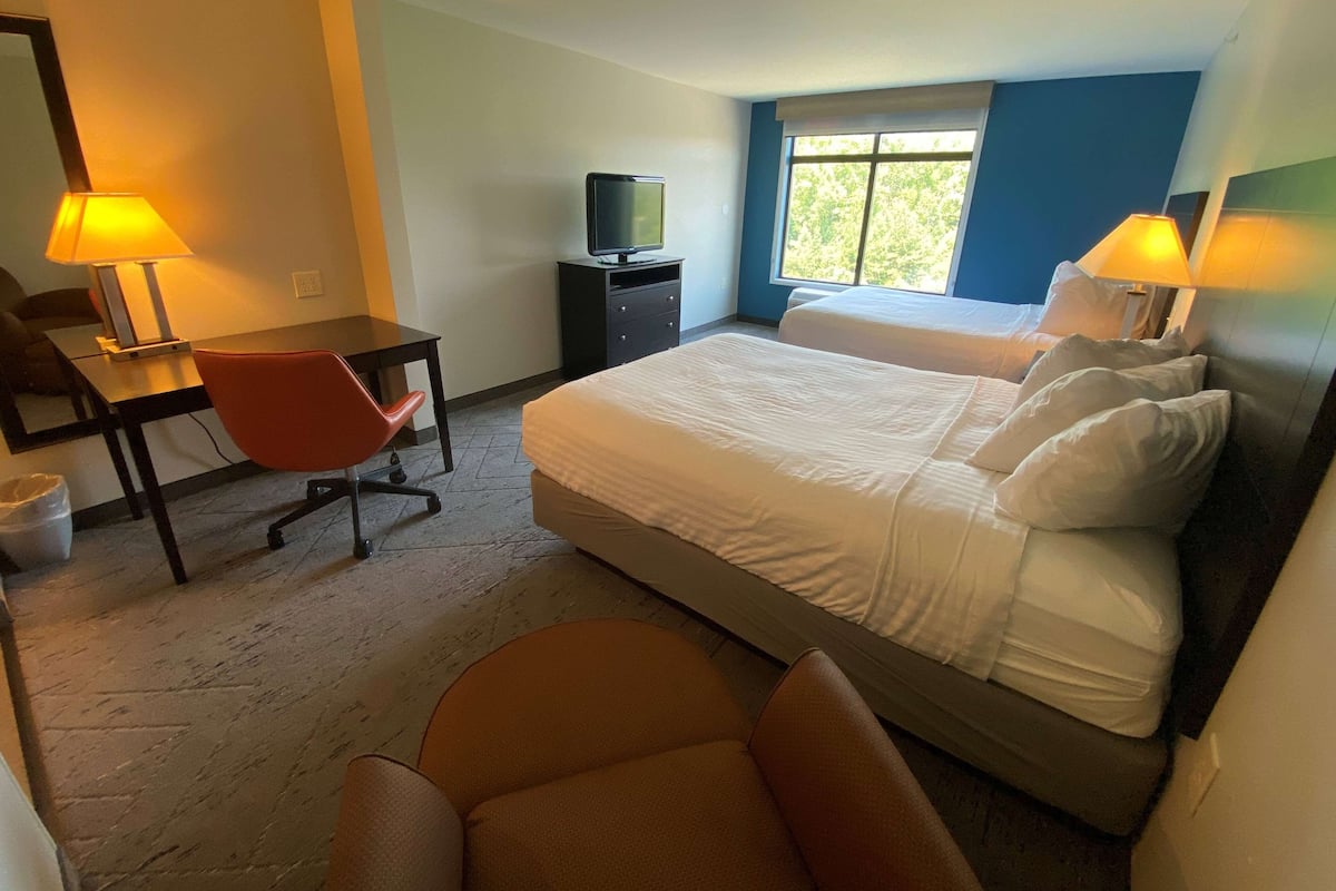 Standard Room, 2 Queen Beds | 1 bedroom, down duvets, pillow-top beds, in-room safe