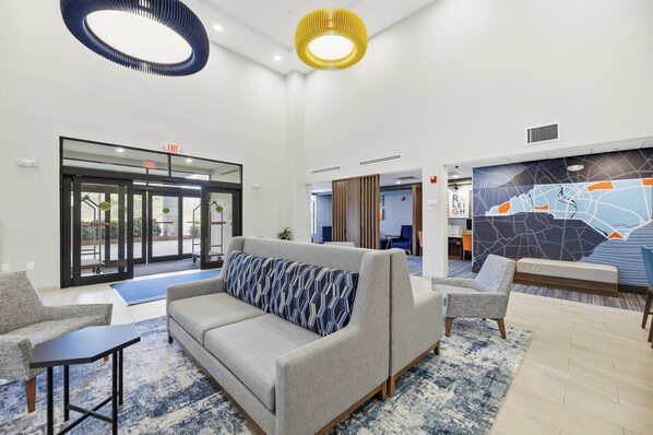 Exterior - Holiday Inn Express And Suites Raleigh West Lenovo Center by IHG (Raleigh)
