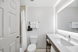Shower, free toiletries, hair dryer, towels - Holiday Inn Express And Suites Raleigh West Lenovo Center by IHG (Raleigh)